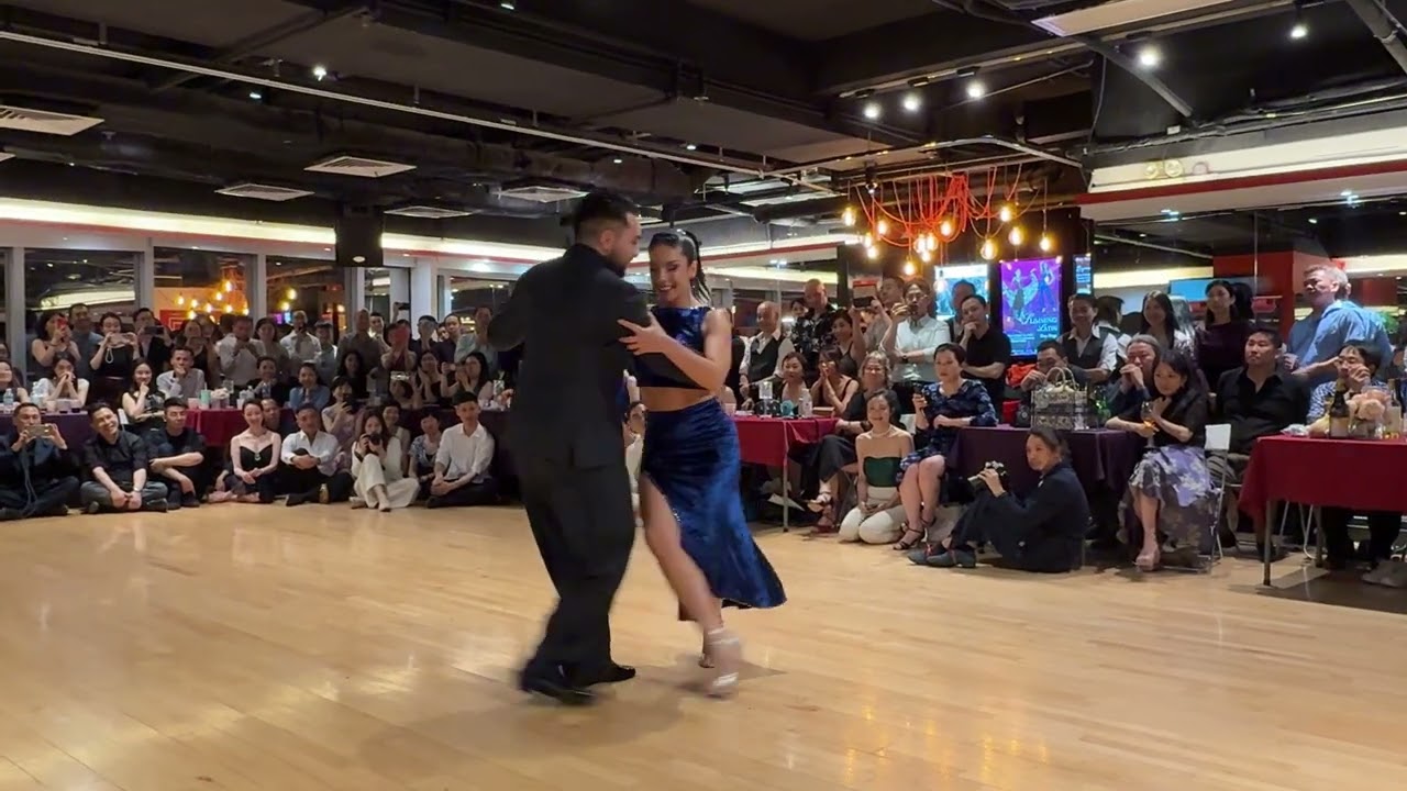 Video thumbnail for Jonathan Saavedra y Clarisa Aragon in HK - 19 April 2025 - 2/4