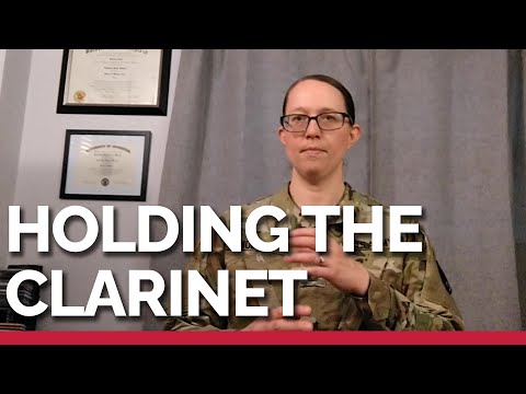 Clarinet Beginner Series: How to Hold A Clarinet