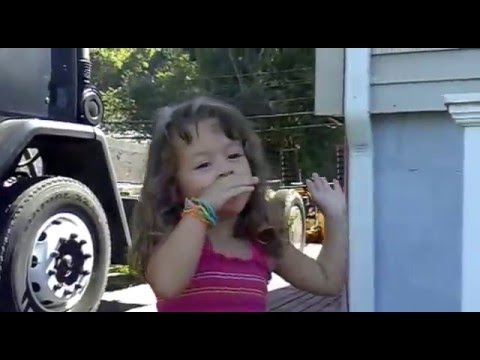 Lala dando show - hudson MA