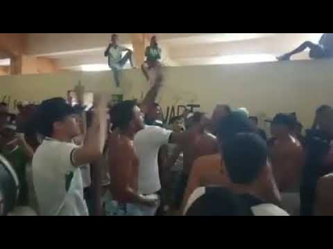 "La mafia es un carnaval" Barra: Máfia Verde &bull; Club: Liga de Portoviejo