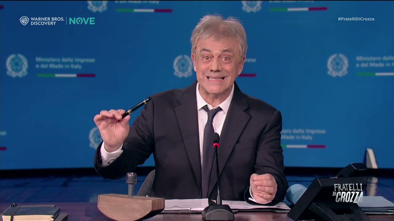 Crozza Urso: "Vi dico che mi mantengo in mano la sbarra dritta!"