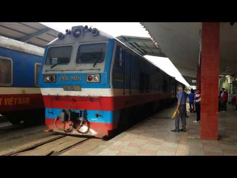 Train SE7 going to Nha Trang Railway Station (2017)
