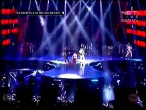 DUET KEREN KONSER IWAN FALS FEATURING SUPERMAN IS DEAD AT SURABAYA 2014
