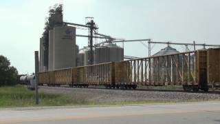 preview picture of video 'Union Pacific manifest with a Geep, John Deere tractors, KCS hoppers at the Jordan elevator'