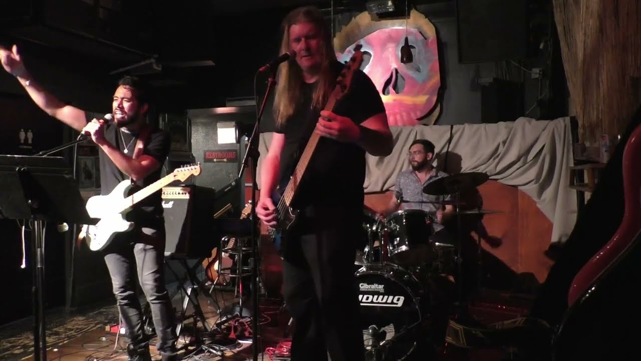 Green Day – Holiday & Boulevard of Broken Dreams