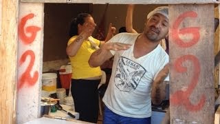 Morador de ocupação canta versão de 'Lepo lepo' anti-Copa