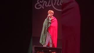Eric Nam se pone la playera de México y la bandera mexicanas. Acapella 'Hold Me' & 'Stop The Rain'