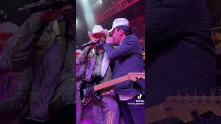 Regalo Caro / Laberinto en vivo