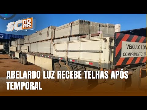 Moradores de Abelardo Luz começam a receber telhas após temporal