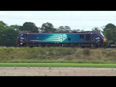 8800x @ Dordon on a Daventry to Mossend service