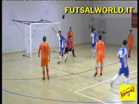 . . . . scavetto e GOOOOOOLLLL !!!  Simone Campanella ( Futsal Seregno )