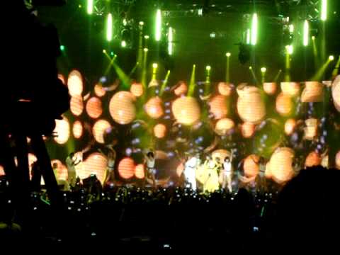 Mohombi & Katerina Stikoudi-Bumpy Ride & Coconut Tree / MAD Awards 2011