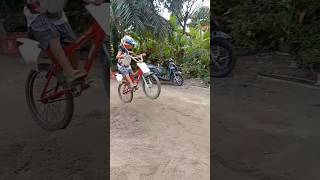 Download lagu Bocil Grasstrack jumping dengan sepeda BMX mp3 Download lagu Bocil Grasstrack jumping dengan sepeda BMX mp3