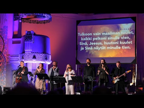 Häikäisevän kirkas 2024 -kiertue Turun Mikaelinkirkossa