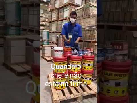 Quando o Chefe não está na Firma a Banda Funcionários faz o Show