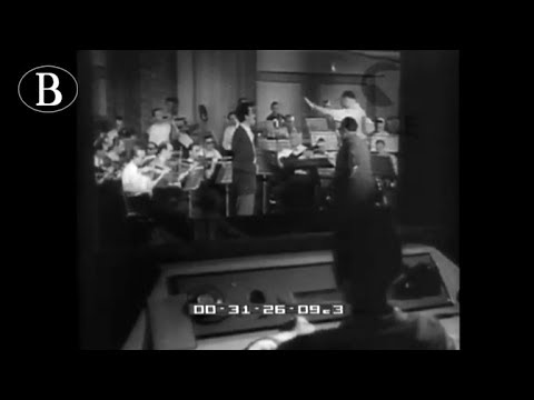 Pippo Barzizza dirige "Musica Maestro!". Frammento da "La settimana Incom", 1947.