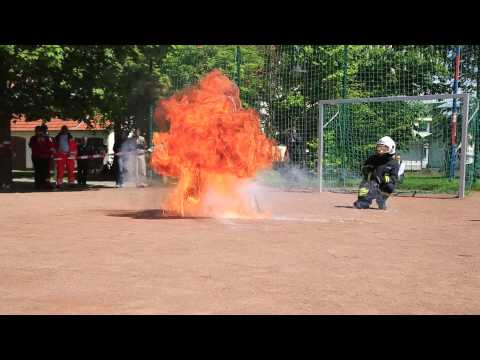 Fettbrand: Das passiert, wenn mit Wasser gelöscht wird