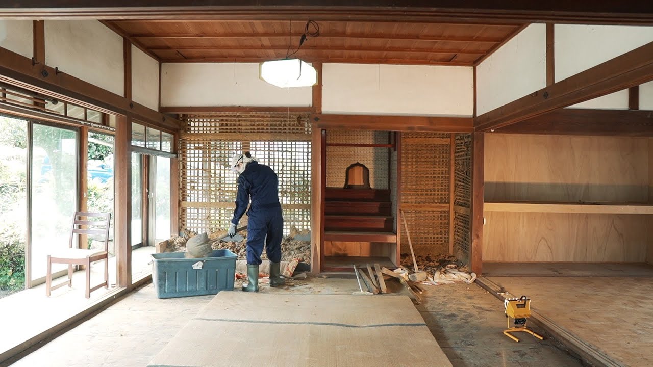築125年古民家に明かりを入れるために壁を壊す