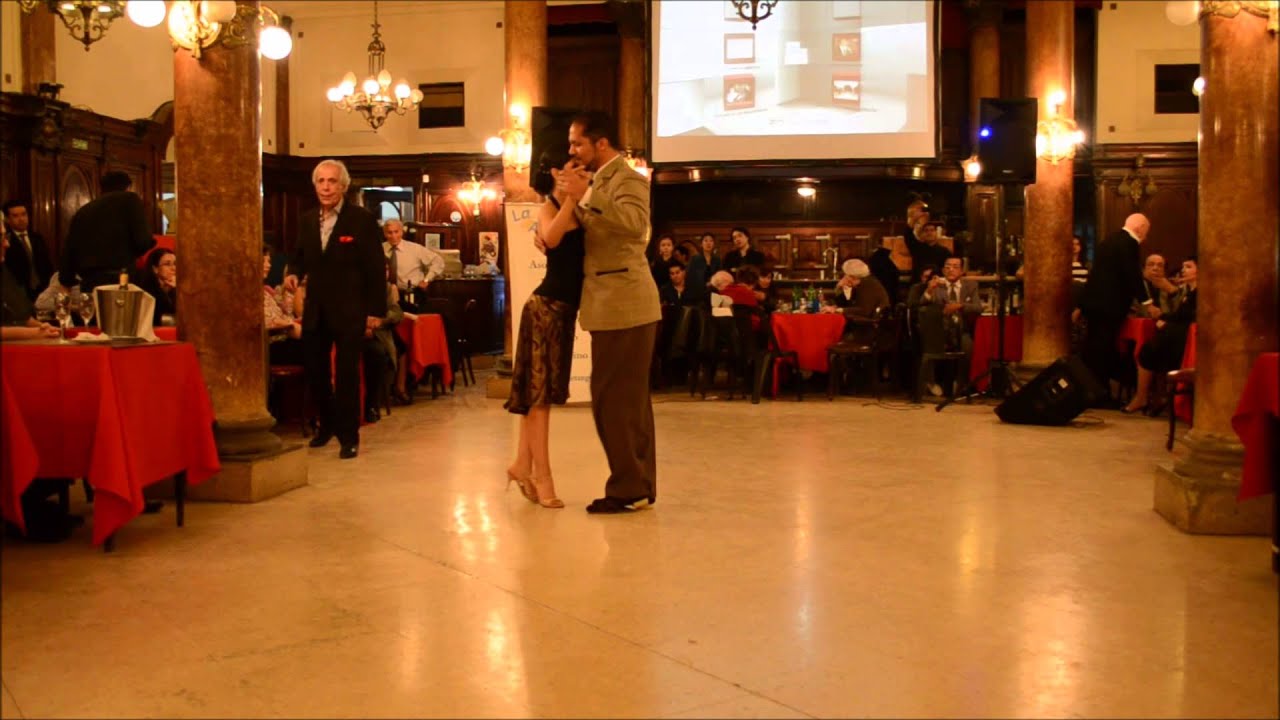 Frank Obregón y Jenny Gil bailan Recién en el Homenaje a Alberto Podestá