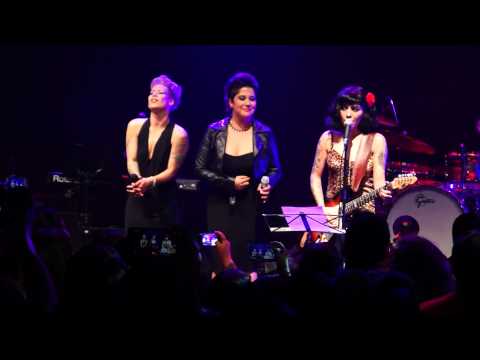 Un Compromiso - Carolina Soto, Maria Jimena Pereyra y Mon Laferte en SCD Vespucio