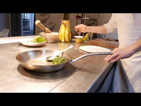 Jordi Vilà prepares the catch of the day at Alkimia