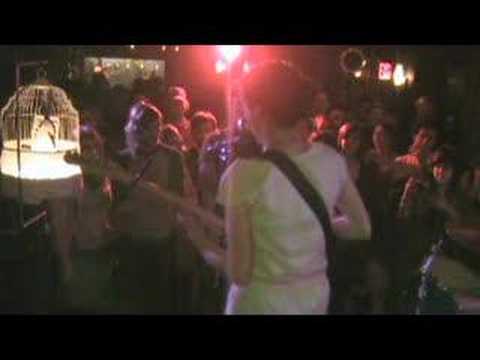 St. Vincent - Your Lips Are Red (DUMBO session)