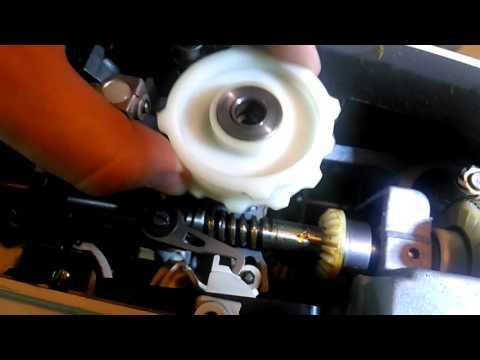 Einbau eines Ersarzzahnrades einer Singer 720 Nähmaschine