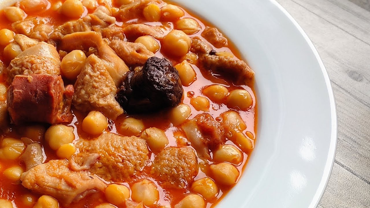 TIENES DOS BOTES (CALLOS CON GARBANZOS)