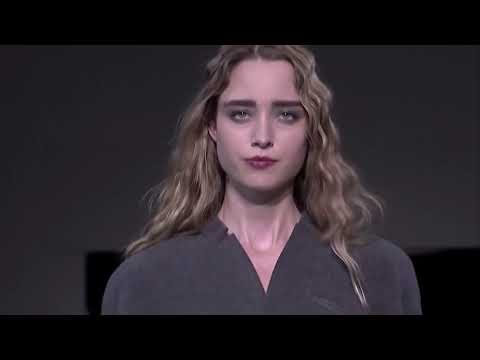 Giorgio Armani - 2014 Fall/Winter Womenswear Fashion Show