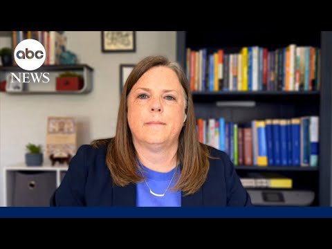 Southern Baptists vote to ban women pastors