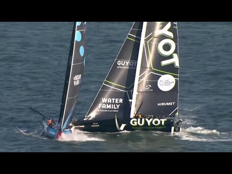 2 Boats Collide at Full Speed During The Ocean Race