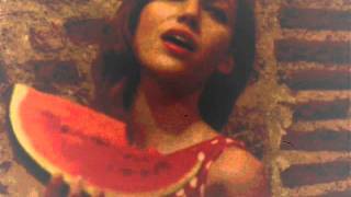 �rsula Corber�  Must! Magazine 