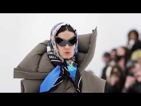 défilé balenciaga printemps été 2022