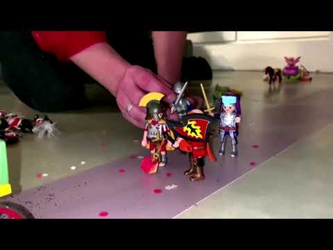 ドイツの家族がプレイモービルでミニカーニバルを作る (German family builds mini carnival from Playmobil)