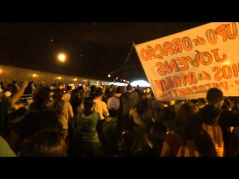 JMJ Rio 2013 - Final da jornada. Fiéis no túnel cantando - 28-07-2013