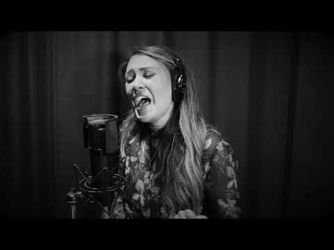 The Black & White Sessions : Briana Lee : Walls