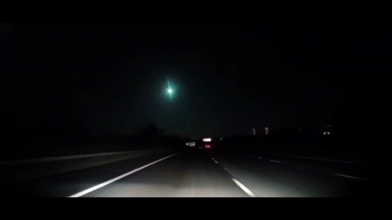 Meteorite caught on dash cam over A27 Portsmouth - YouTube