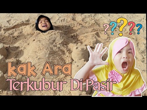 Main Pasir di Pantai | Kubur kak Ara di dalam pasir | Seru bermain di pantai