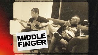 Kadr z teledysku Middle Finger tekst piosenki The Sleeping Giants