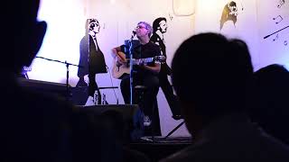 El elefante y la paloma. Pedro Guerra.