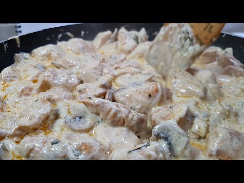 Chicken and mushrooms in a delicious sauce. Extremely quick and easy recipe