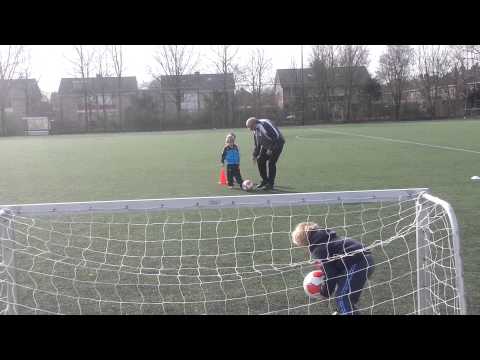 Luca zijn eerste voetbal training @ vv Drachten