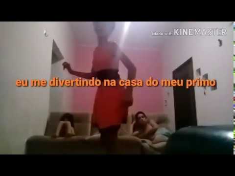 Eu dançando doido na casa do meu primo