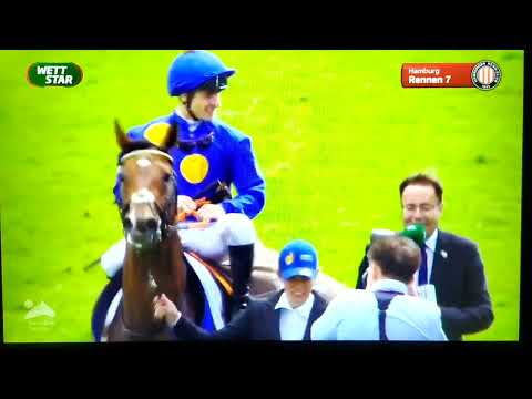 650000 EUR  IDEE 154. Deutsches Derby  2.400 m.Sieg Fantastic Moon-Jockey René Piechulek (blau helm)