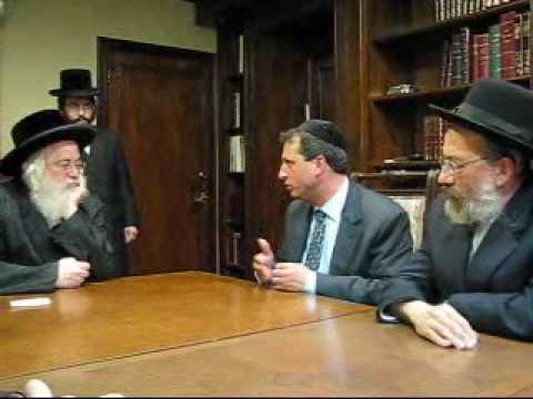 Brad Lander visits with Munkatcher Rebbe