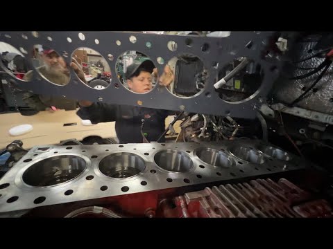 Rebuilding A Kenworth W900 550 HP Cummins ISX Day #4 did we Set the Head?