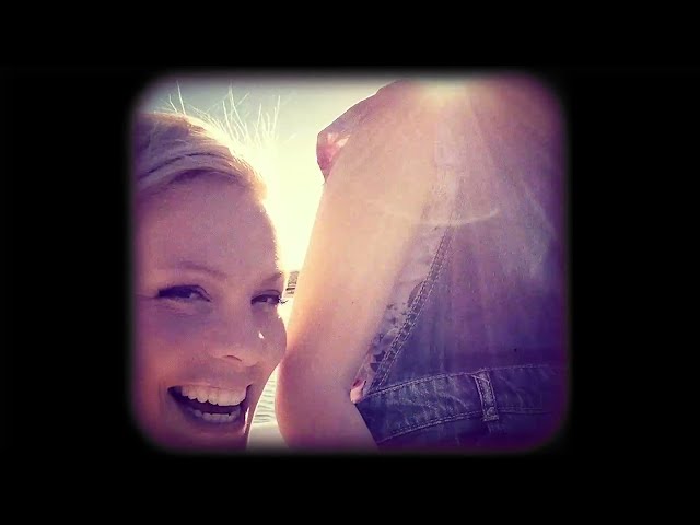 Cover Me In Sunshine von Pink & Willow Sage Hart ((jetzt ansehen))