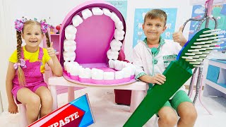 Download lagu Diana and Mom visit the dentist Brush your teeth s... mp3