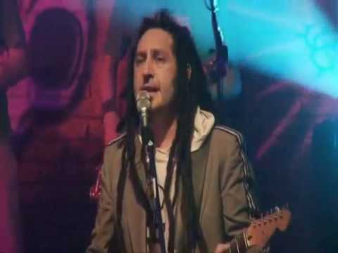 Karamelo Santo - Que No Digan Nunca y Vivo En Una Isla