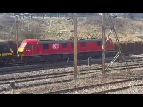 4S49 - DB90's - CB Hall and Bumblebee2 approaching the mucky hole at Crewe - 90035 & 90029